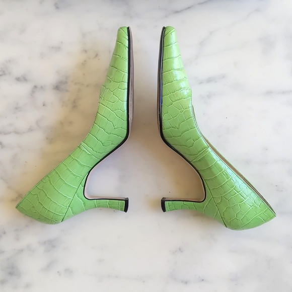 Karen Scott Leather Upper Lime Crocodile Pump with 3" heels. - Picture 3 of 7